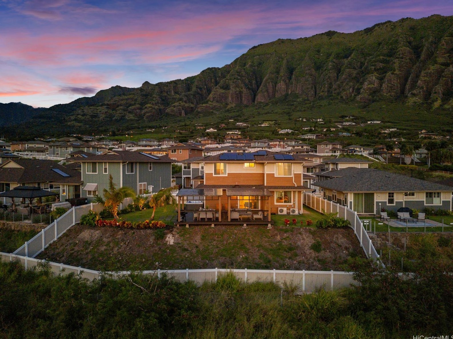 84-805 Maiola St, Nanakuli, HI 96792-4620