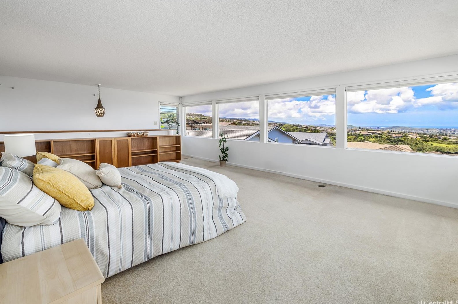 981927 Wilou St, Aiea, HI 96701-1663