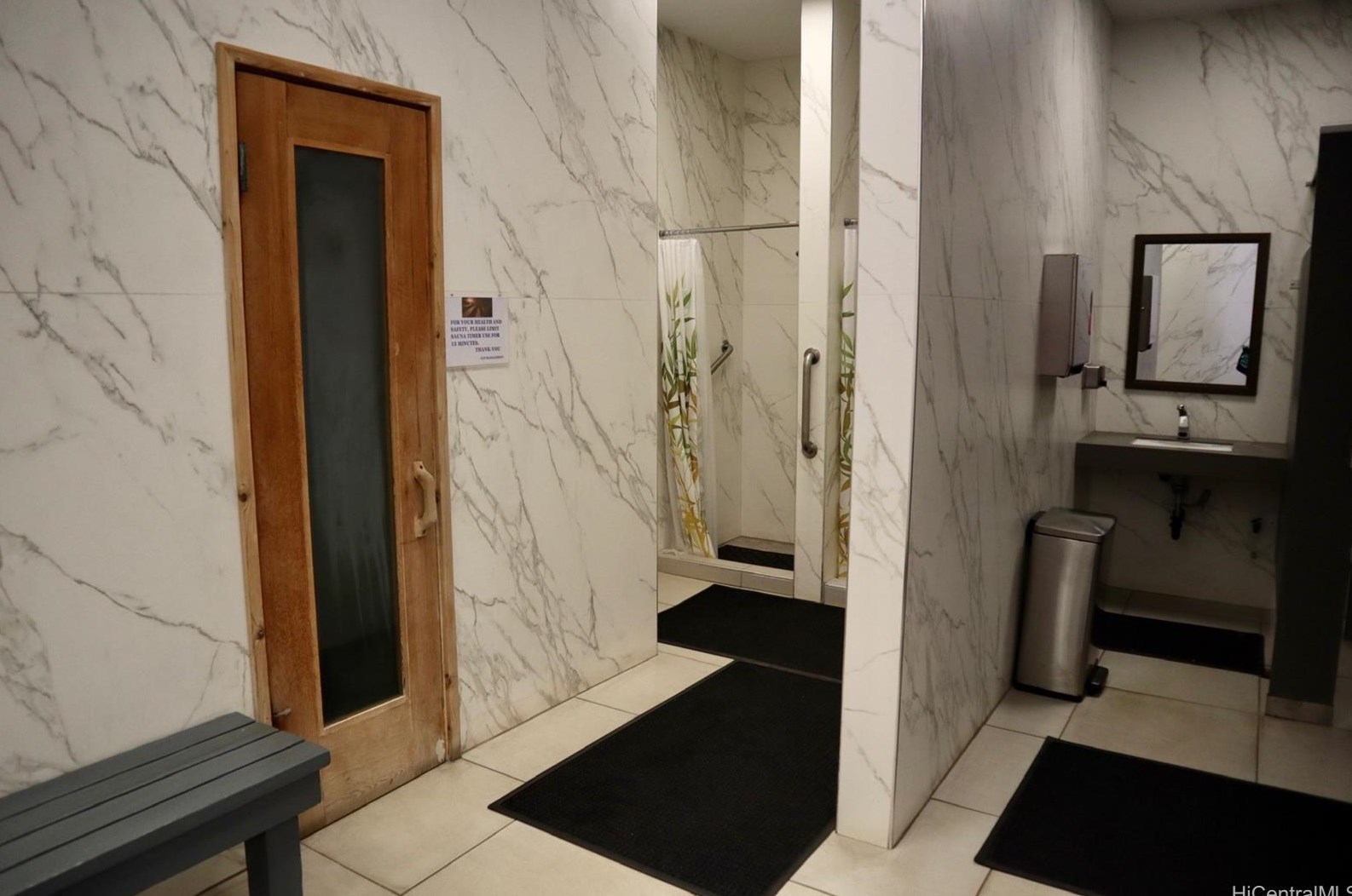 5080 Likini St, Honolulu HI  96818-2380 exterior