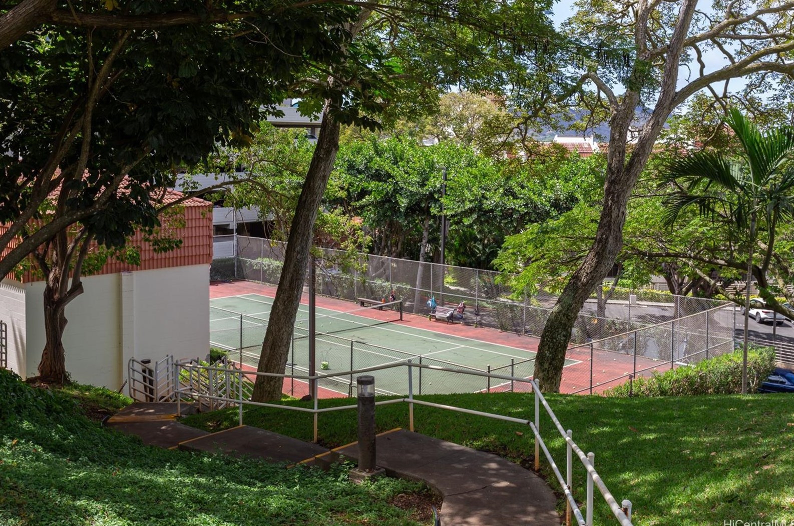 3138 Waialae Ave, Honolulu HI  96816-1535 exterior