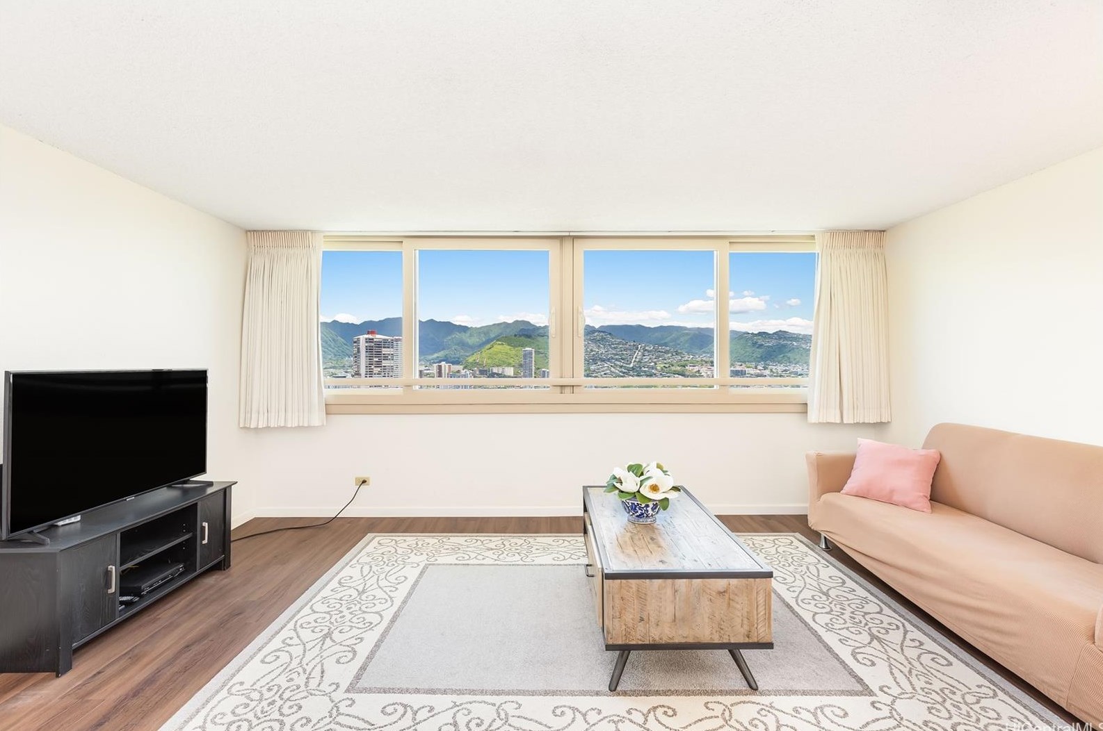 445 Seaside Ave #3201, Honolulu, HI 96815
