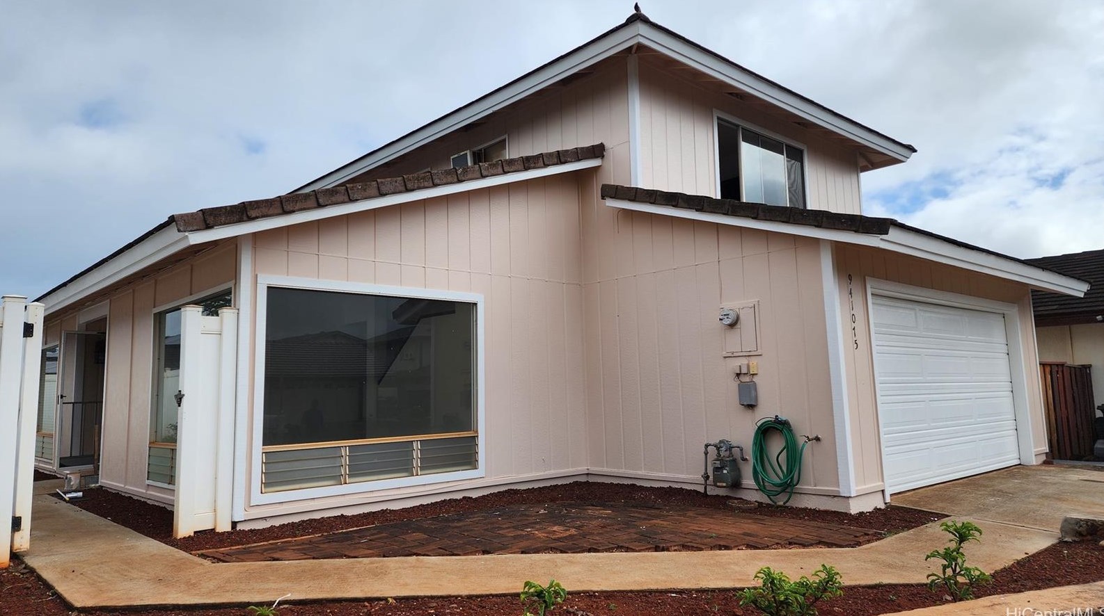 94-1075 Puana St, Waipahu, HI 96797-4303