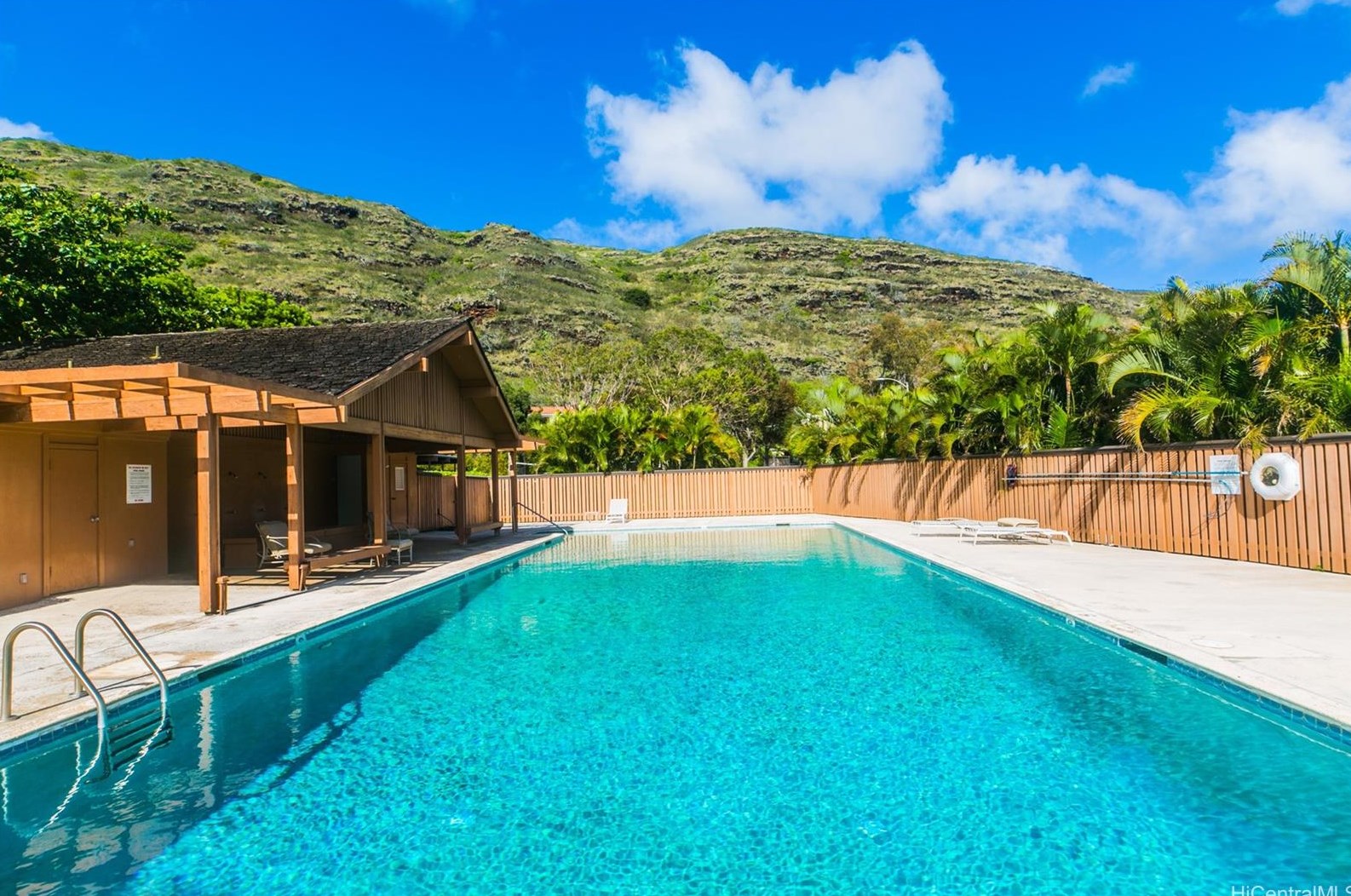 380 Haleloa Pl, Honolulu, HI 96821-2213