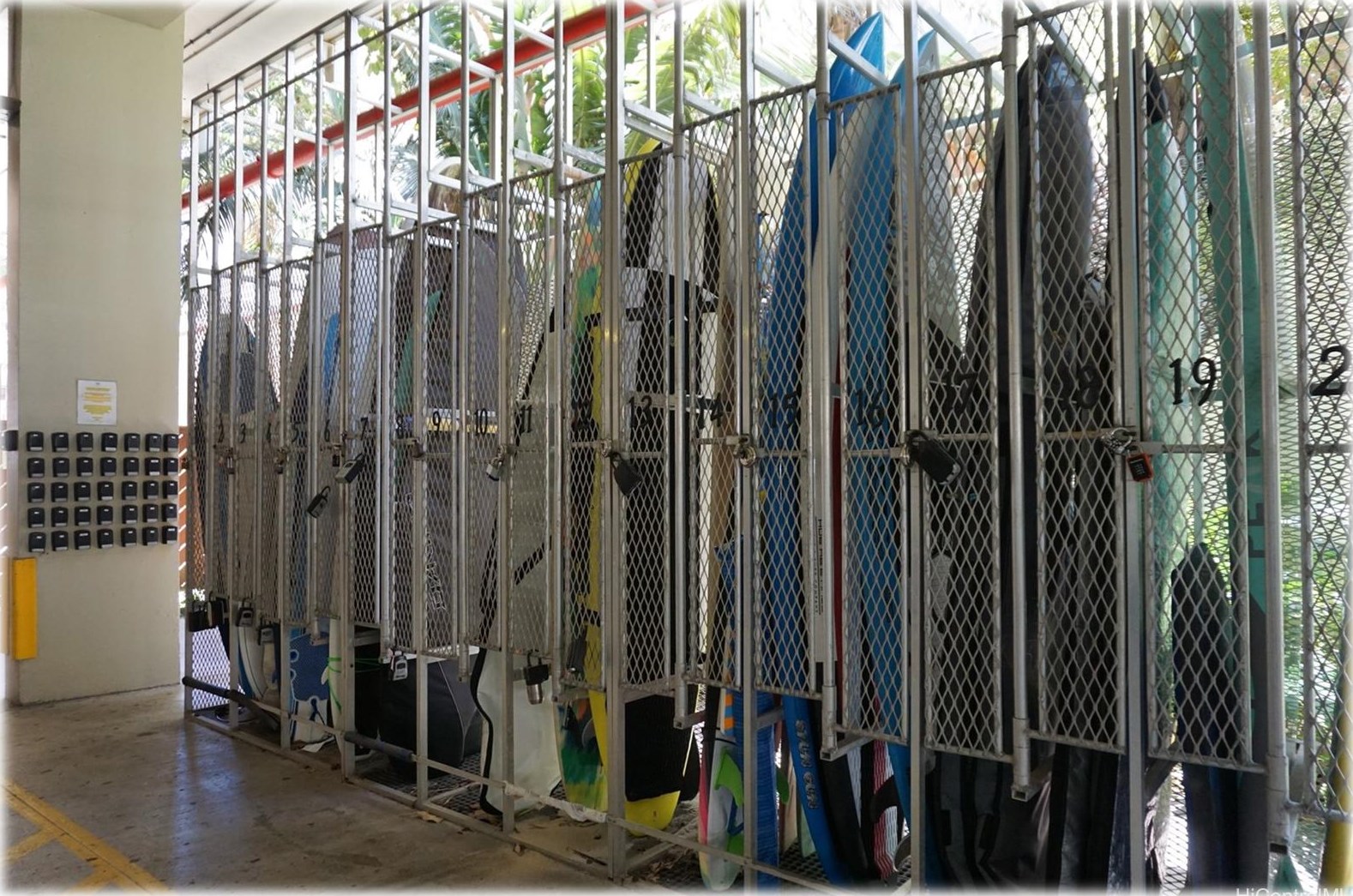 445 Seaside Ave, Honolulu HI  96815-2640 exterior