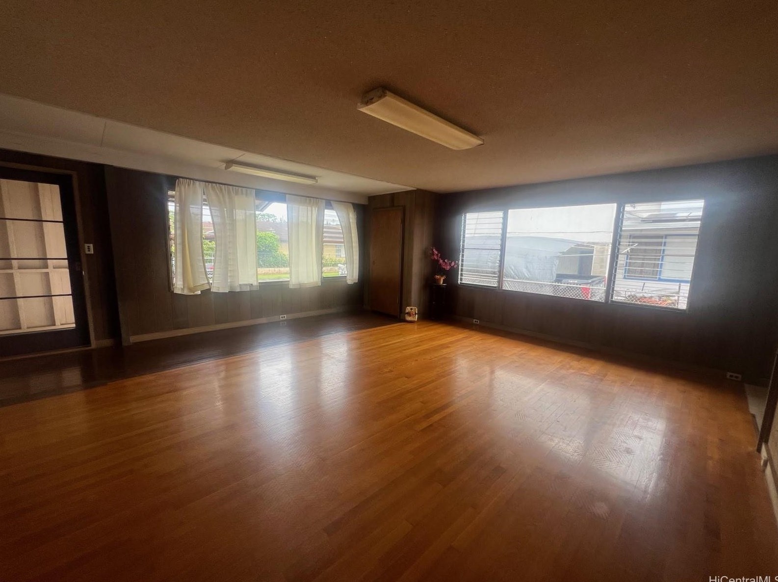 94-248 Kahuanani St, Waipahu, HI 96797-3527