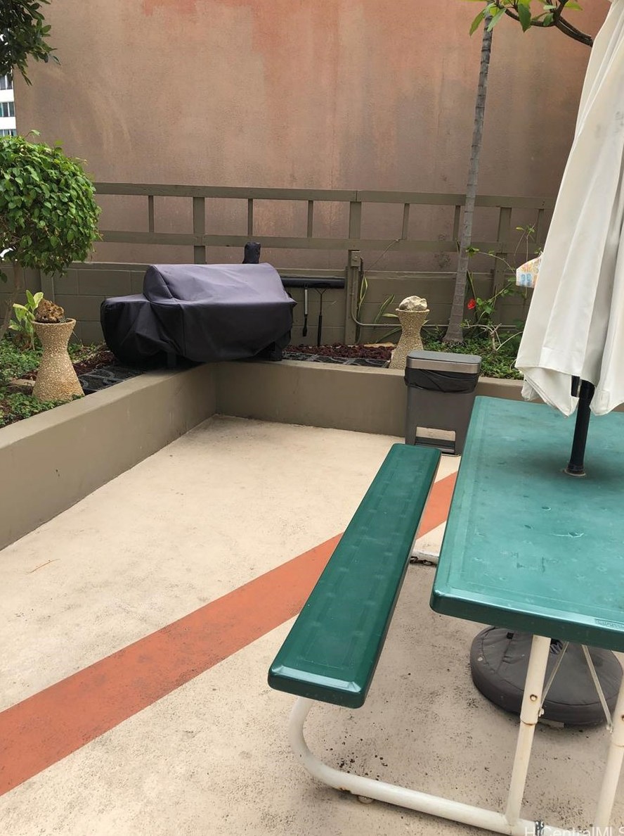 1920 Ala Moana Blvd, Honolulu HI  96815-1865 exterior