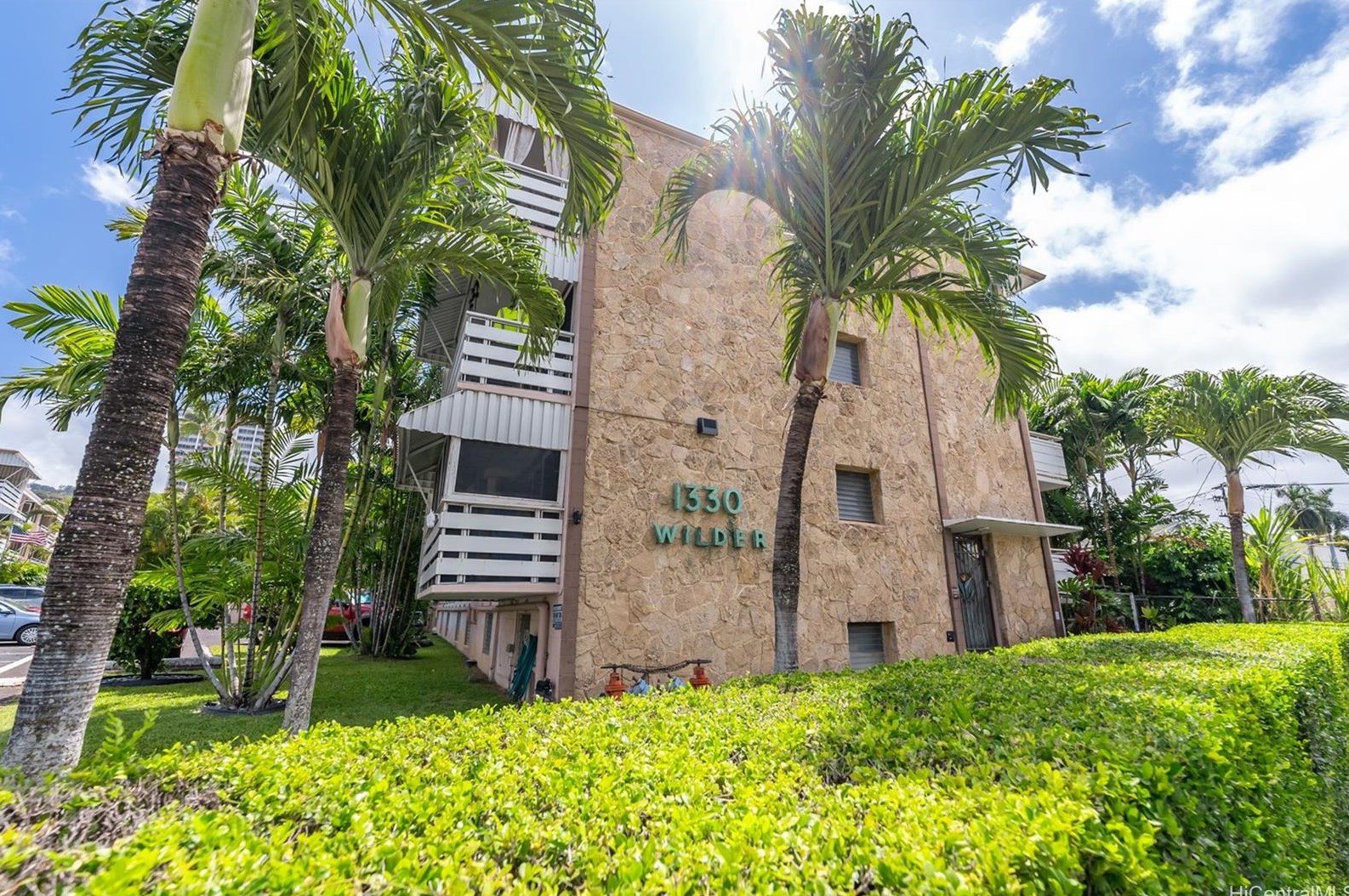 1330 Wilder Ave, Honolulu HI  96822-4293 exterior