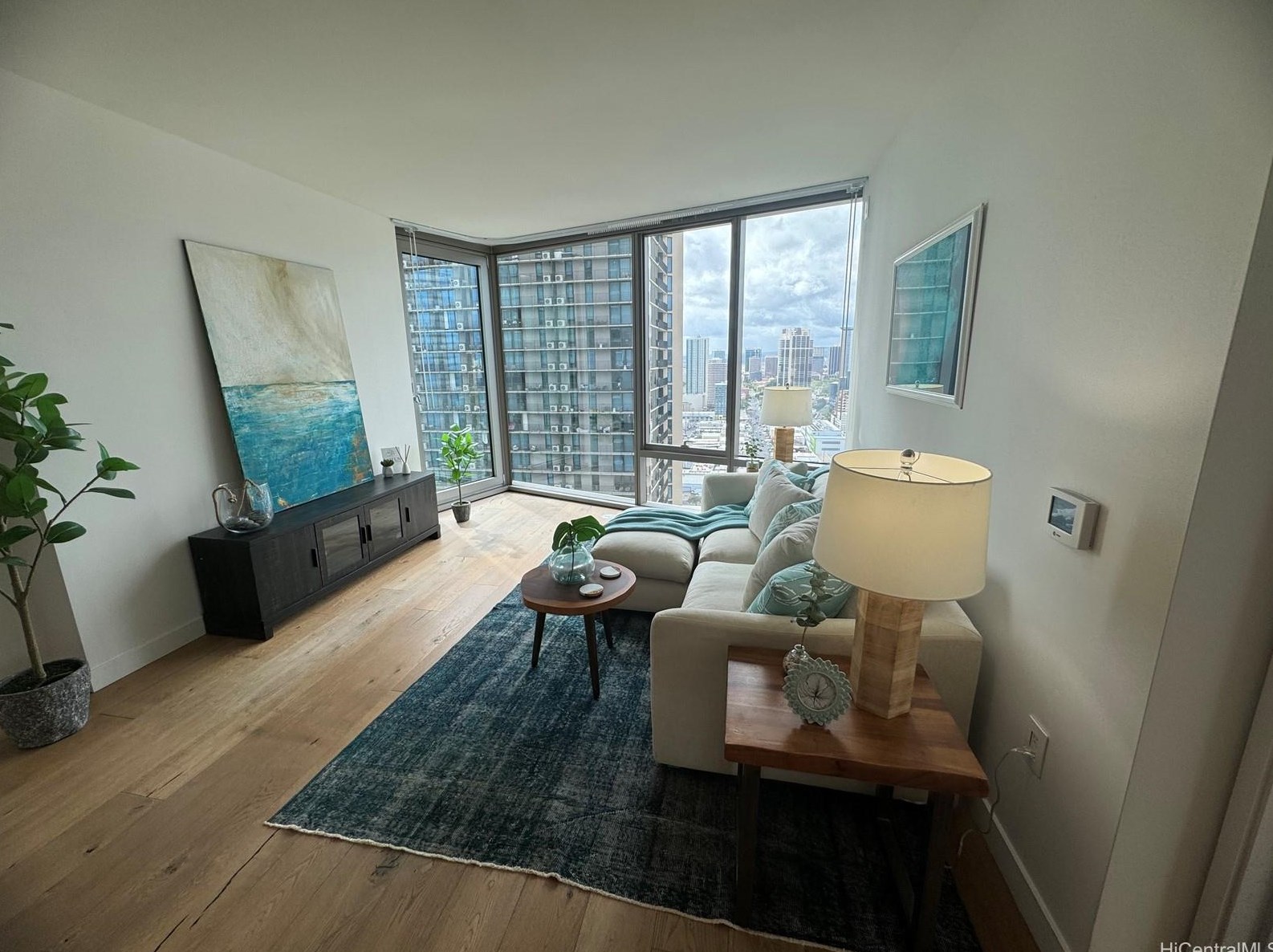 1001 Queen St #2715, Honolulu, HI 96814