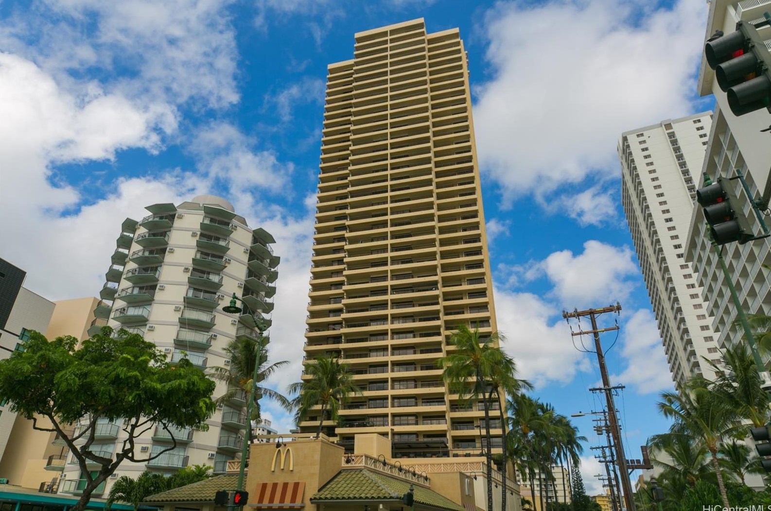 2470 Kalakaua Ave, Honolulu HI  96815-3265 exterior