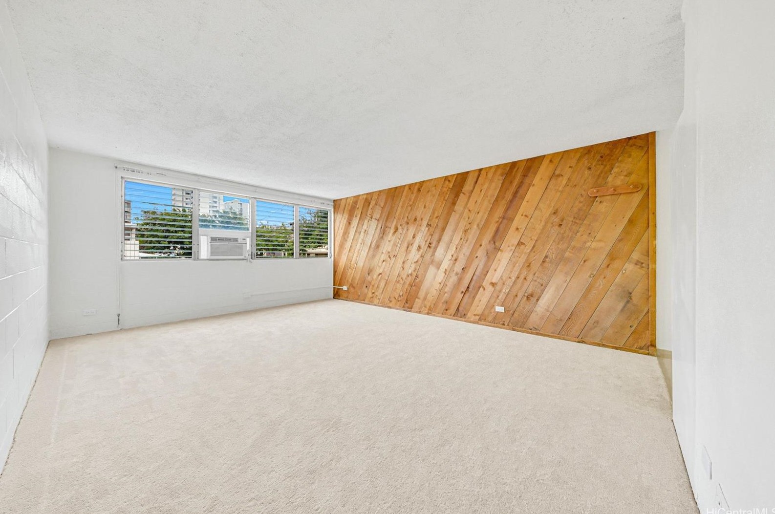 1735 Dole St #207, Honolulu, HI 96822