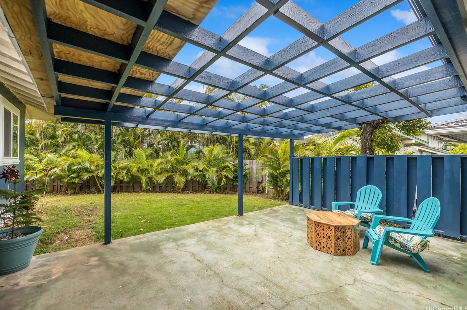 5881 Kalanianaole Hwy, Honolulu HI  96821-2331 exterior