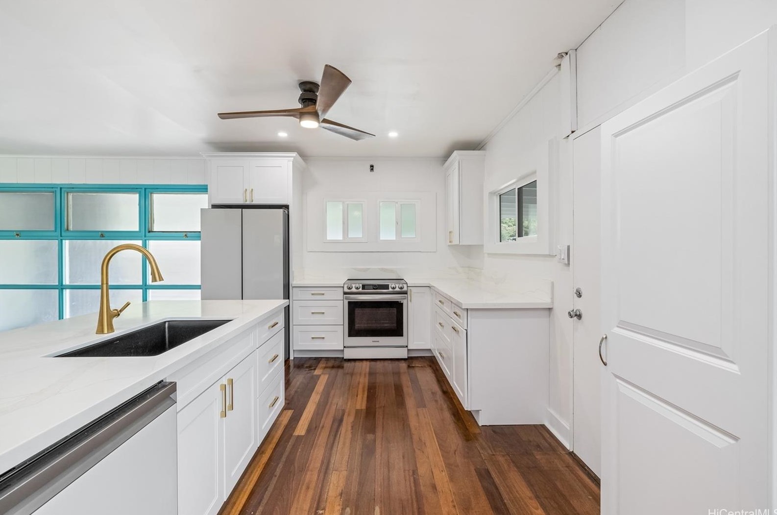 5881 Kalanianaole Hwy, Honolulu HI  96821-2331 exterior