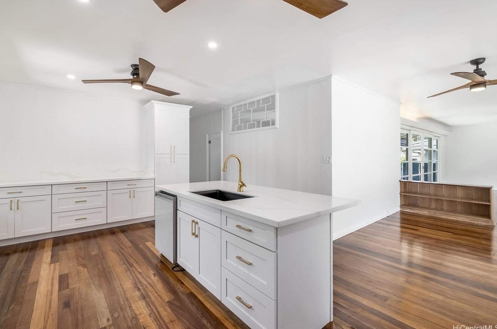 5881 Kalanianaole Hwy, Honolulu HI  96821-2331 exterior