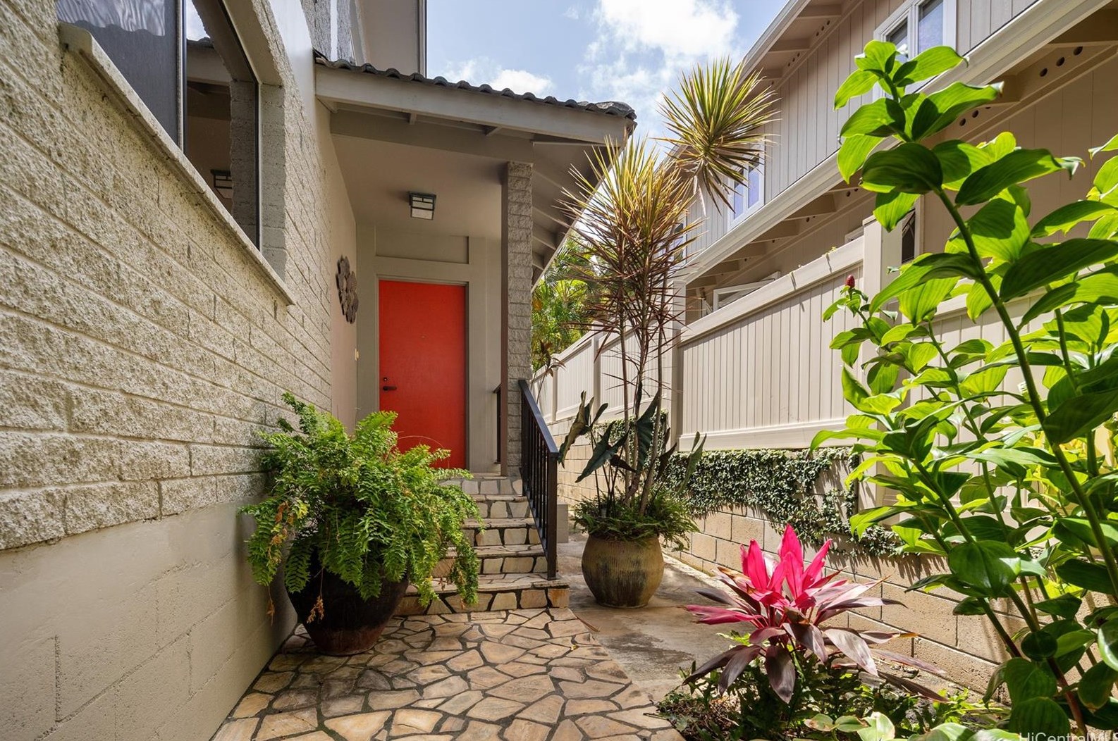 3860 Nikolo St, Honolulu, HI 96815-4507