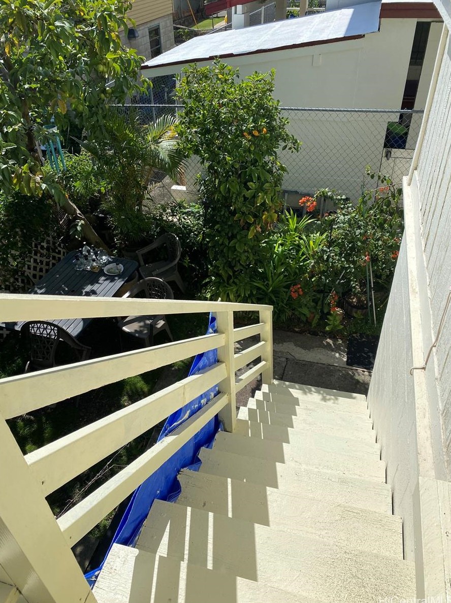629 Ihe St, Honolulu HI  96817-2240 exterior