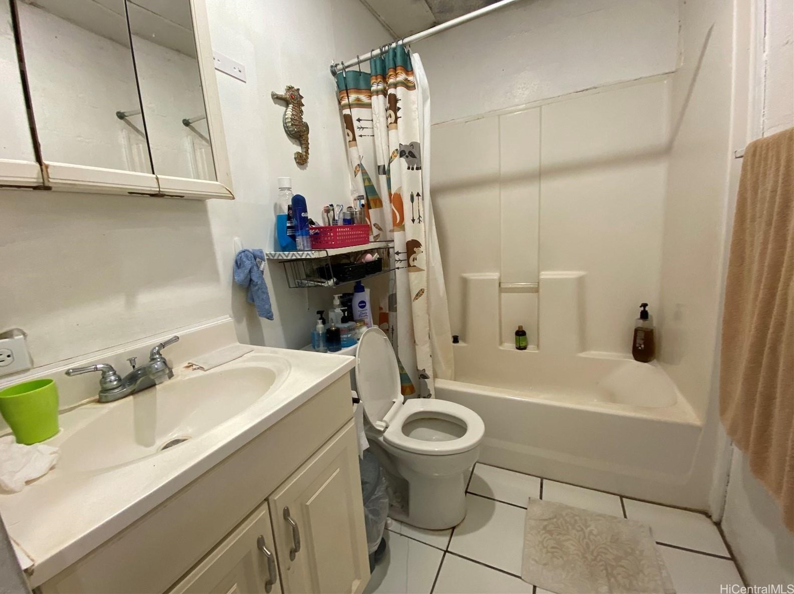 629 Ihe St, Honolulu HI  96817-2240 exterior