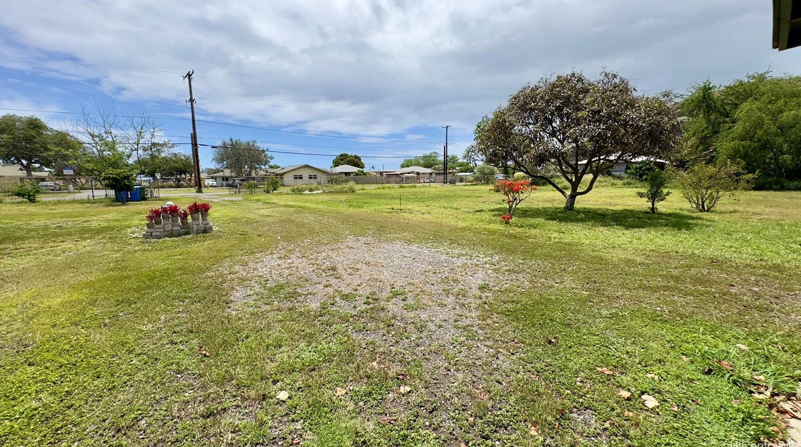 87250 Kulaaupuni St, Nanakuli, HI 96792-3110