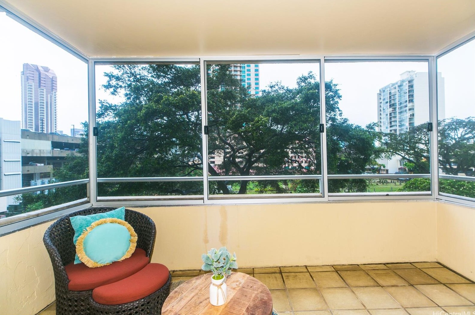 920 Ward Ave, Honolulu, HI 96814-2115