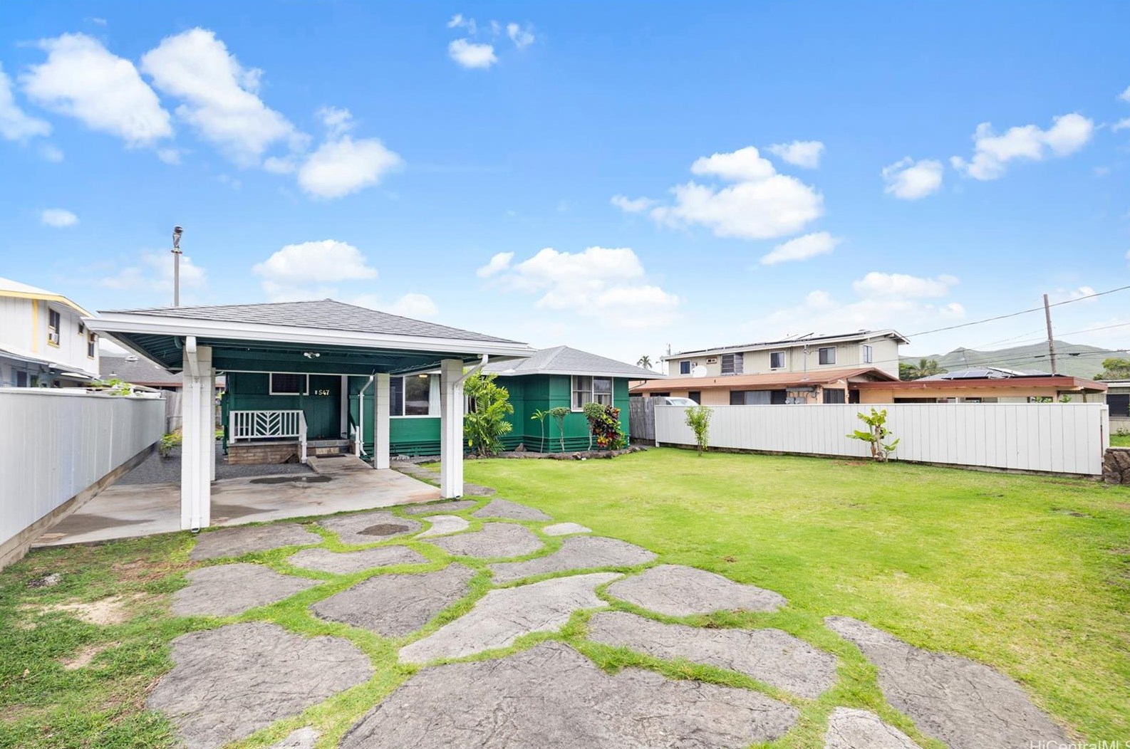 547 Oneawa St, Kailua HI  96734-2231 exterior