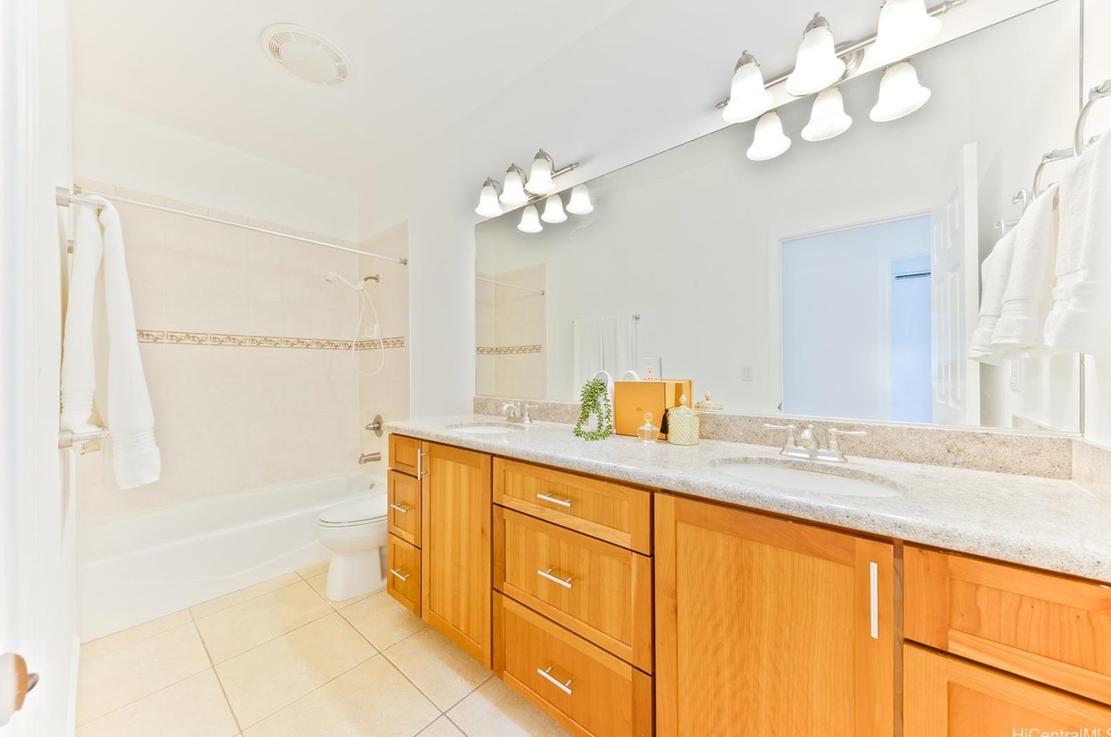 838 22nd Ave, Honolulu HI  96816-4522 exterior