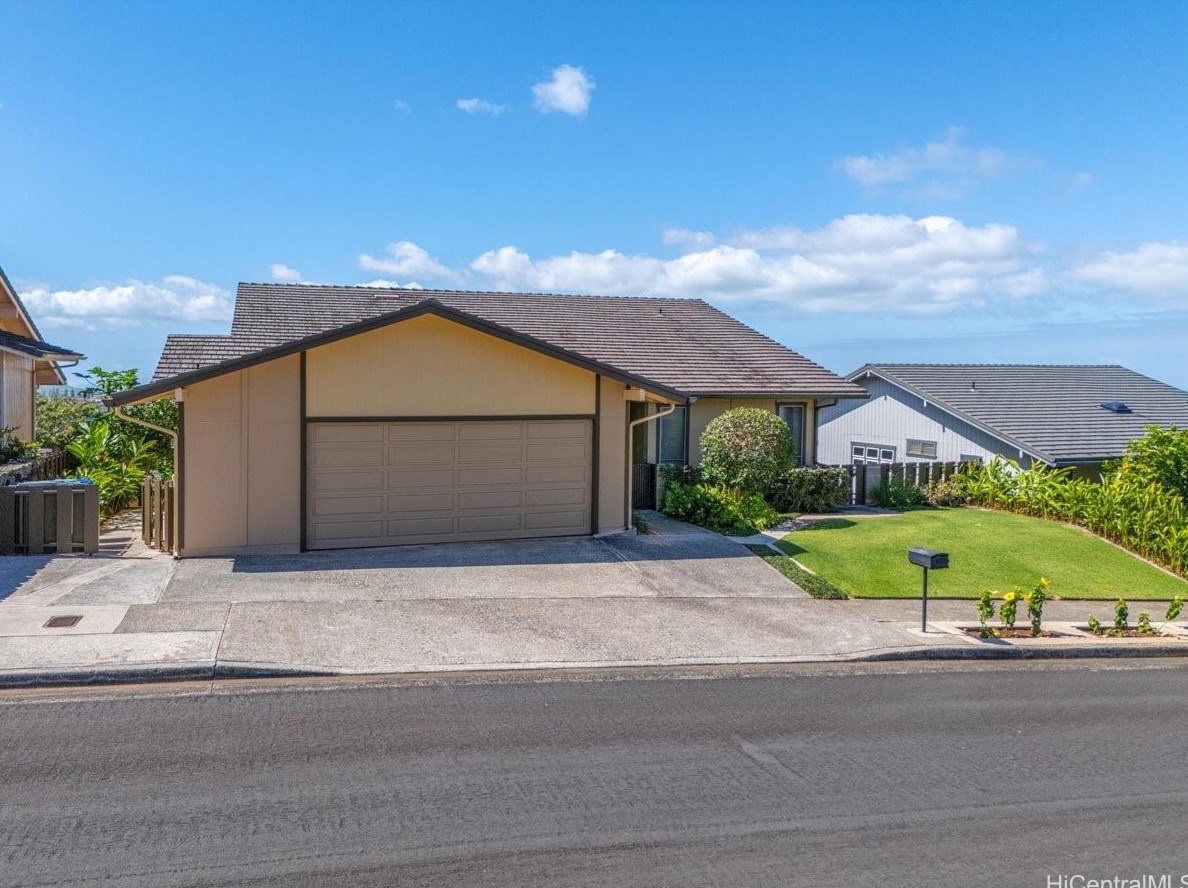 981879 Hapaki St, Aiea, HI 96701