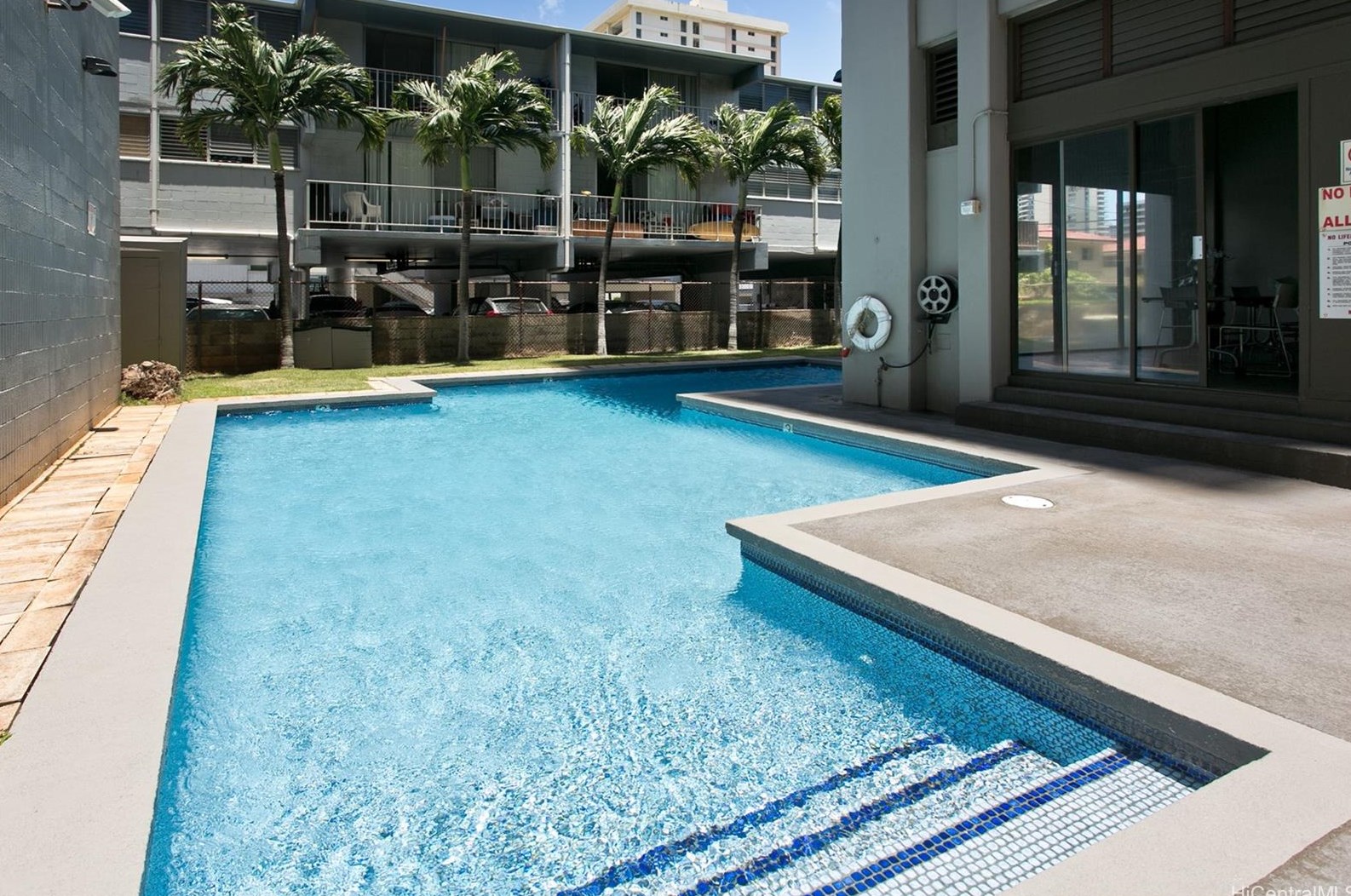 2100 Date St, Honolulu HI  96826-4033 exterior