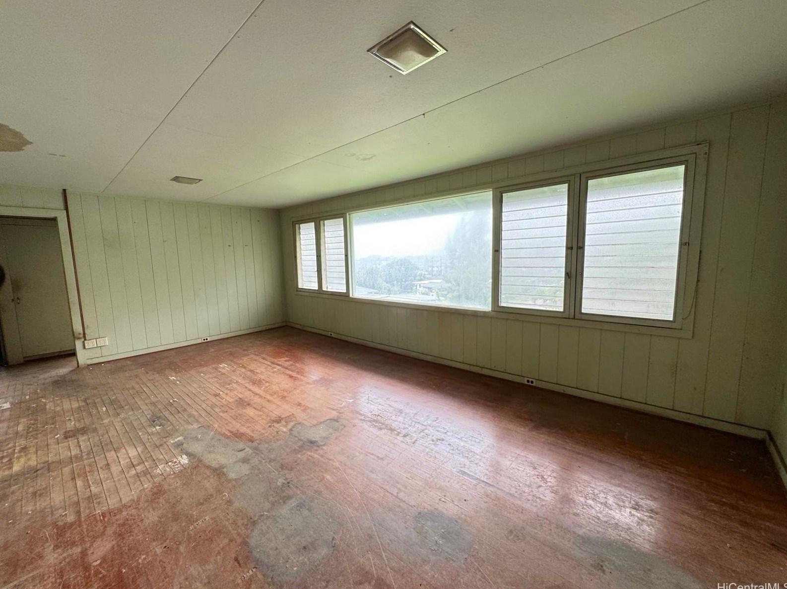 1912 Aupuni St, Honolulu, HI 96817-2054