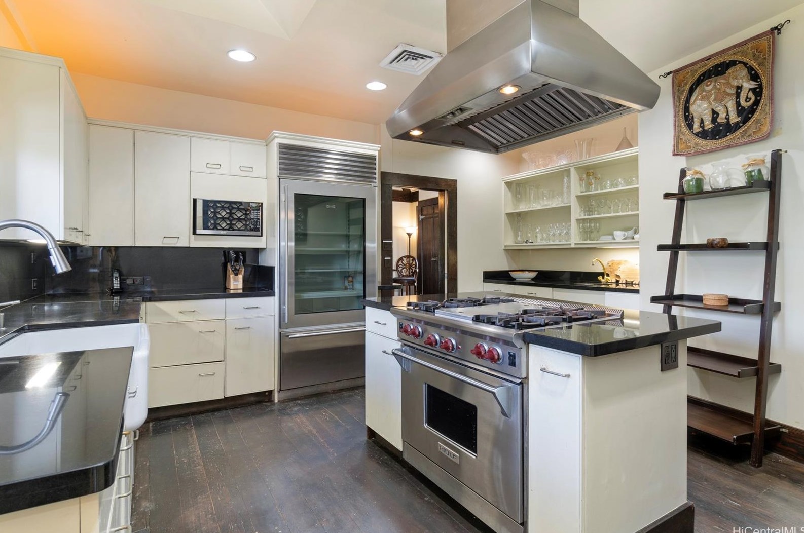 4584 Kahala Ave, Honolulu HI  96816-4950 exterior