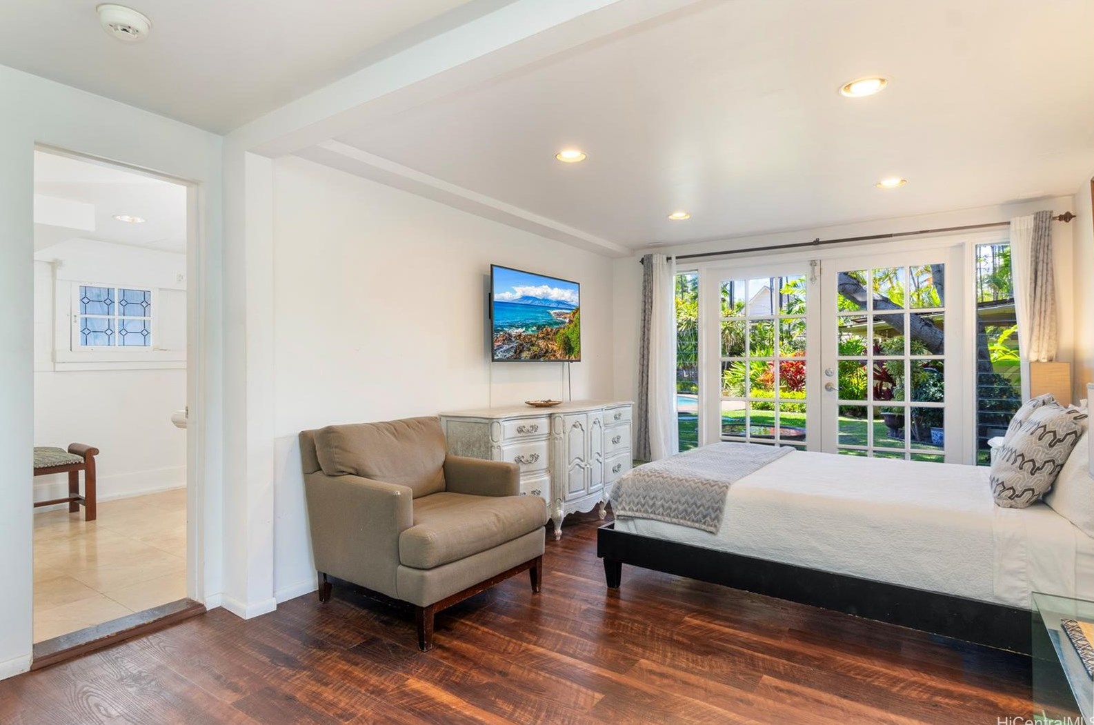 4584 Kahala Ave, Honolulu HI  96816-4950 exterior