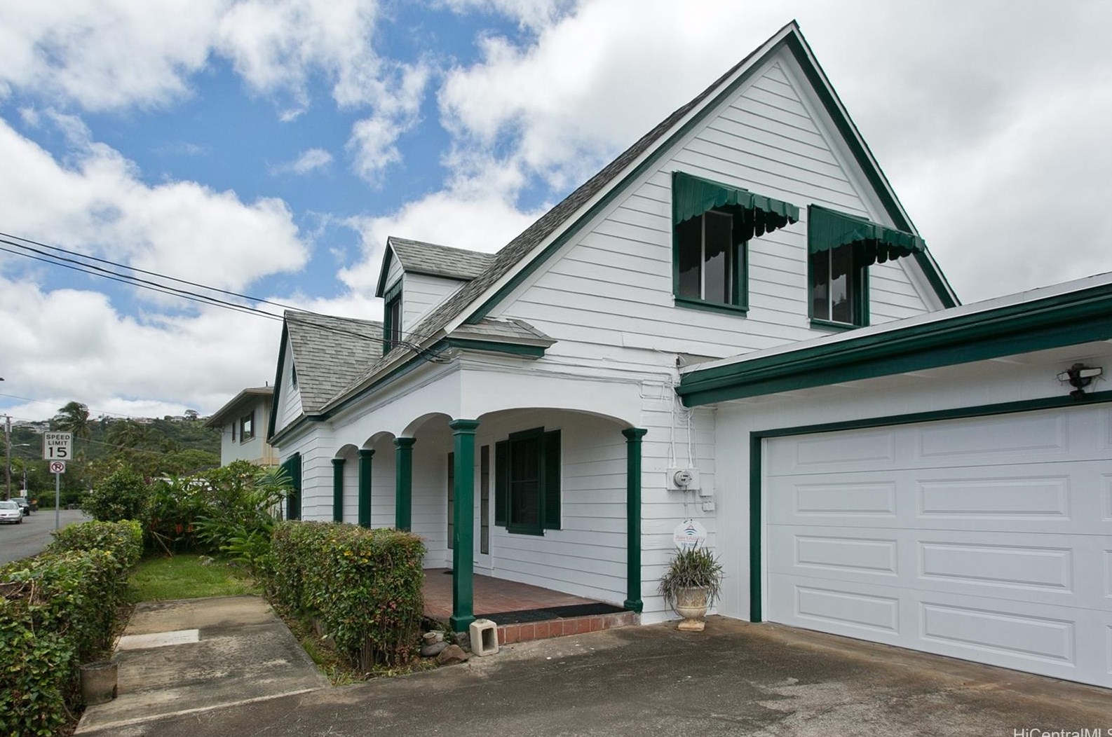 16 Coelho Way, Honolulu, HI 96817-1433