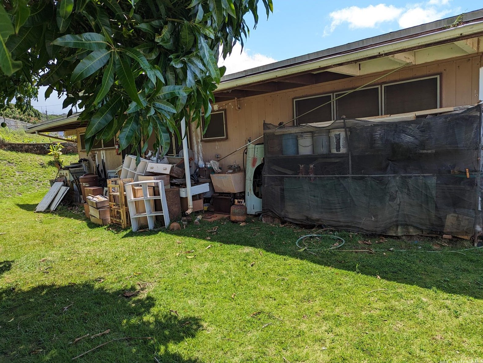 99-750 Halawa Heights Rd, Aiea, HI 96701