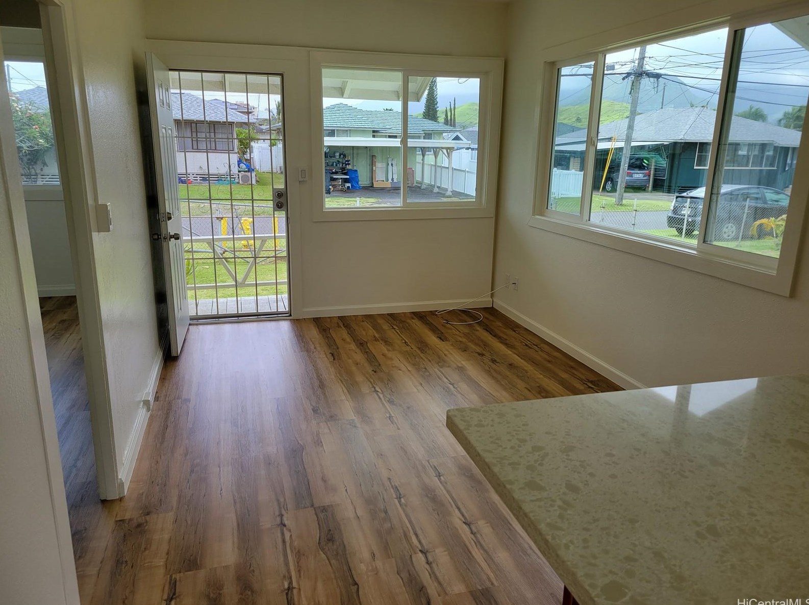 403 Lokelau Pl, Kailua, HI 96734-2413