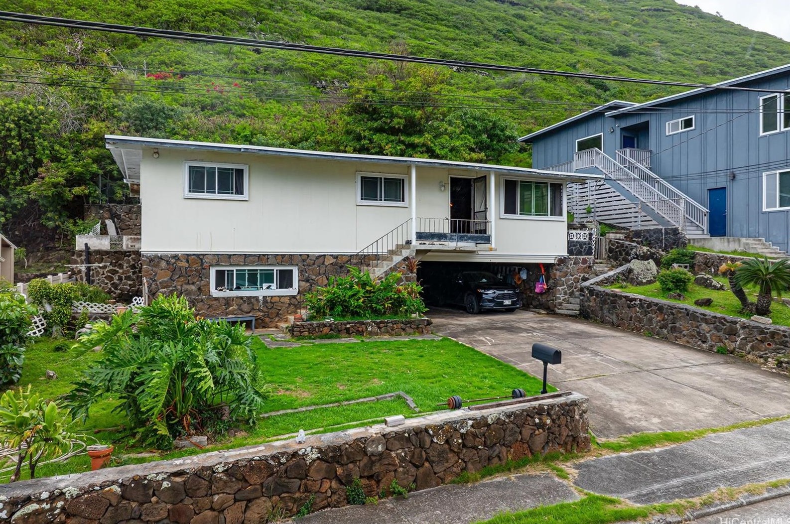 422 Lani St, Honolulu, HI 96821-2235