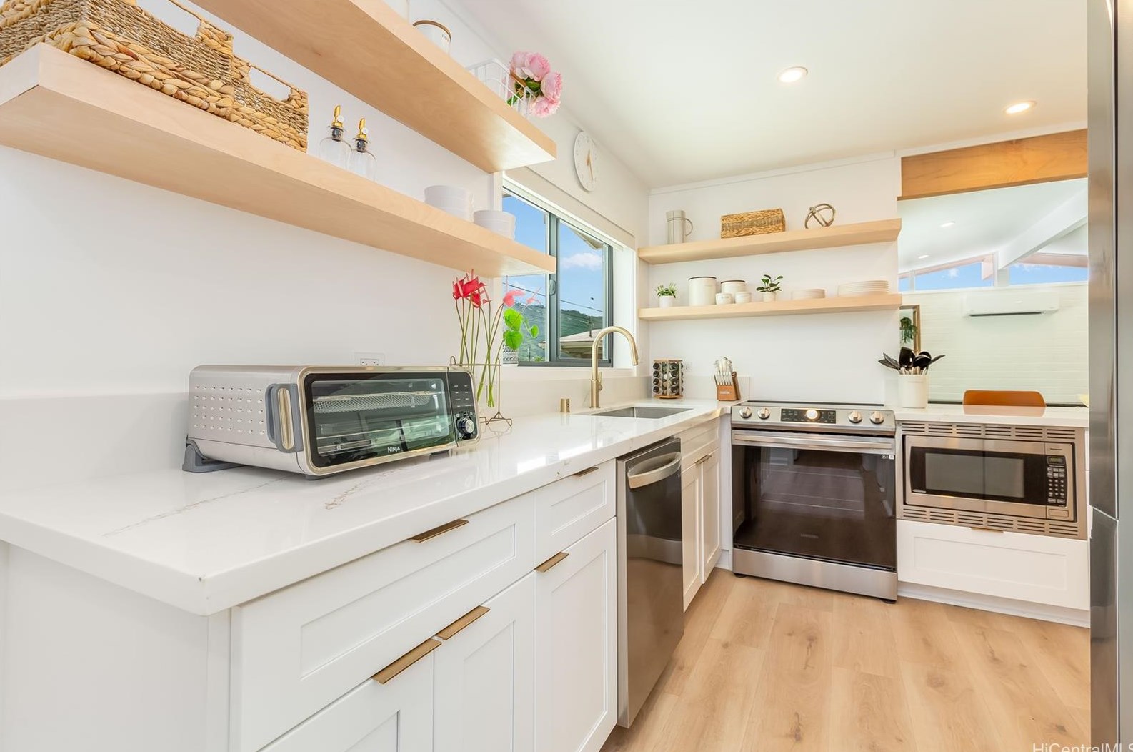 3484 Pinao St, Honolulu, HI 96822