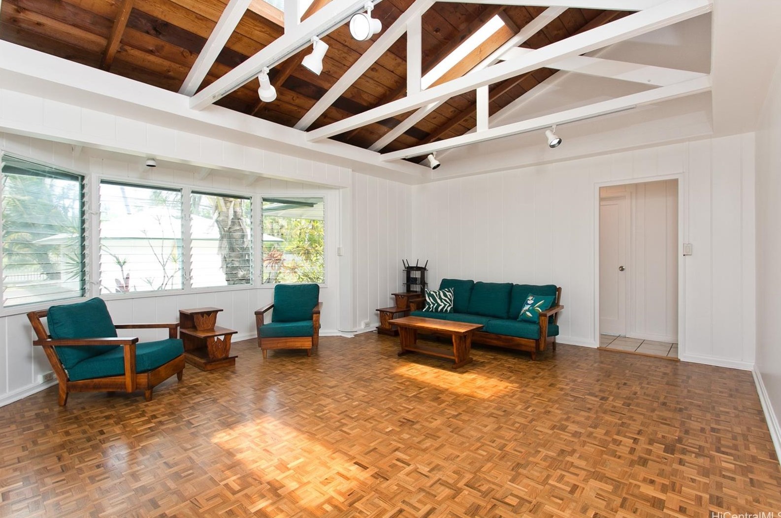 129 S Kalaheo Ave, Kailua, HI 96734
