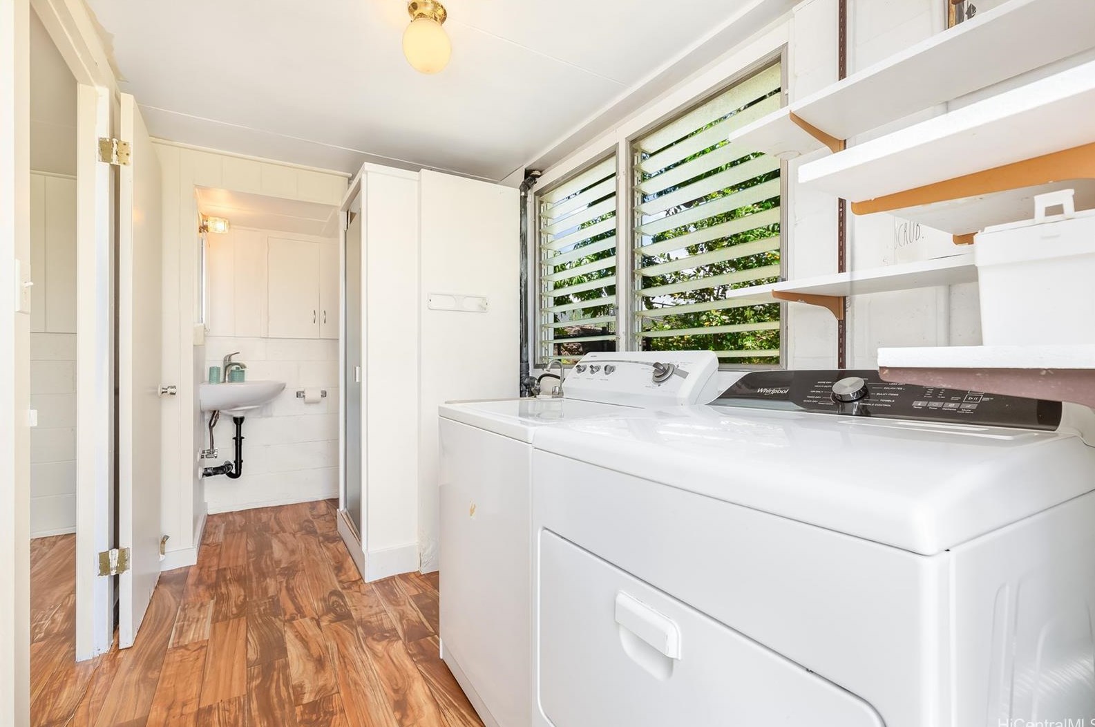 1305 Ainapua St, Honolulu HI  exterior