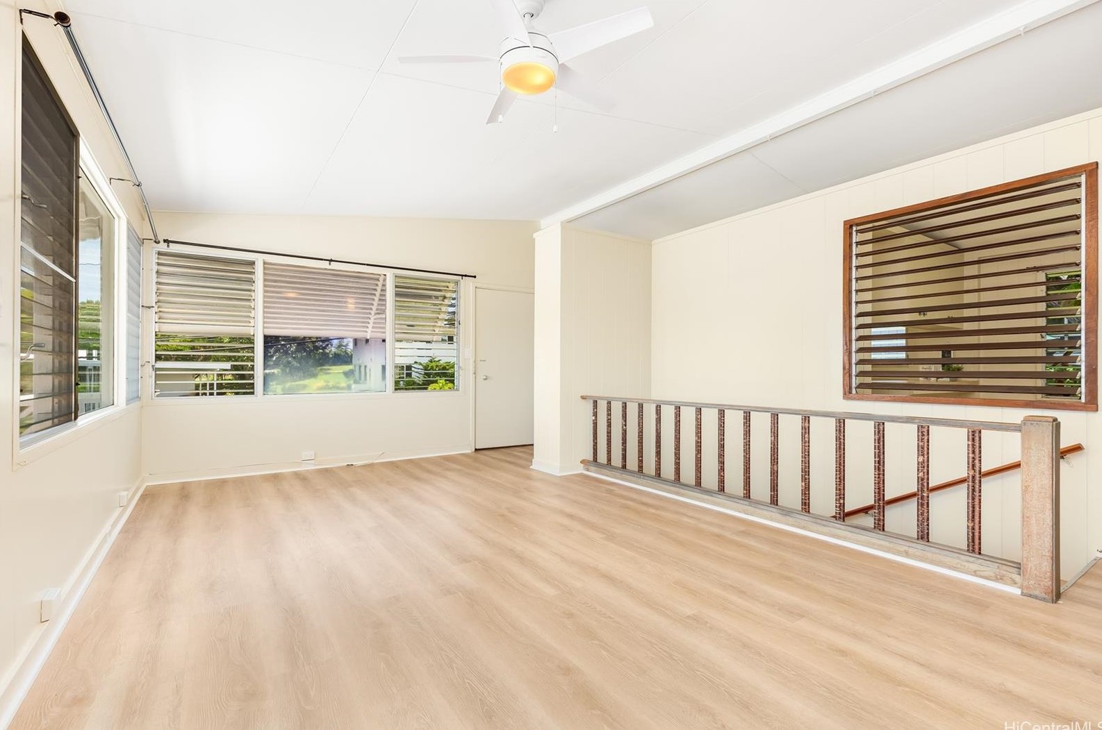 1305 Ainapua St, Honolulu HI  96819-1621 exterior