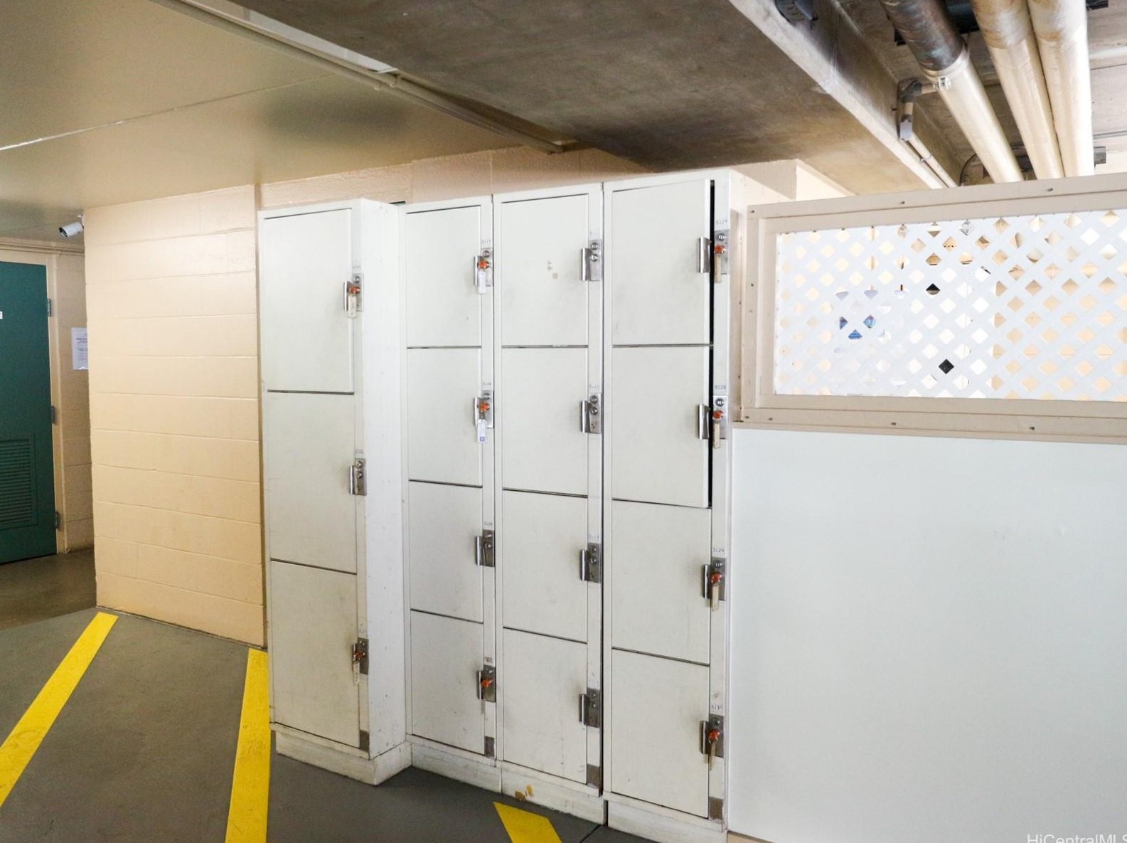 555 University Ave, Honolulu HI  96826-5003 exterior