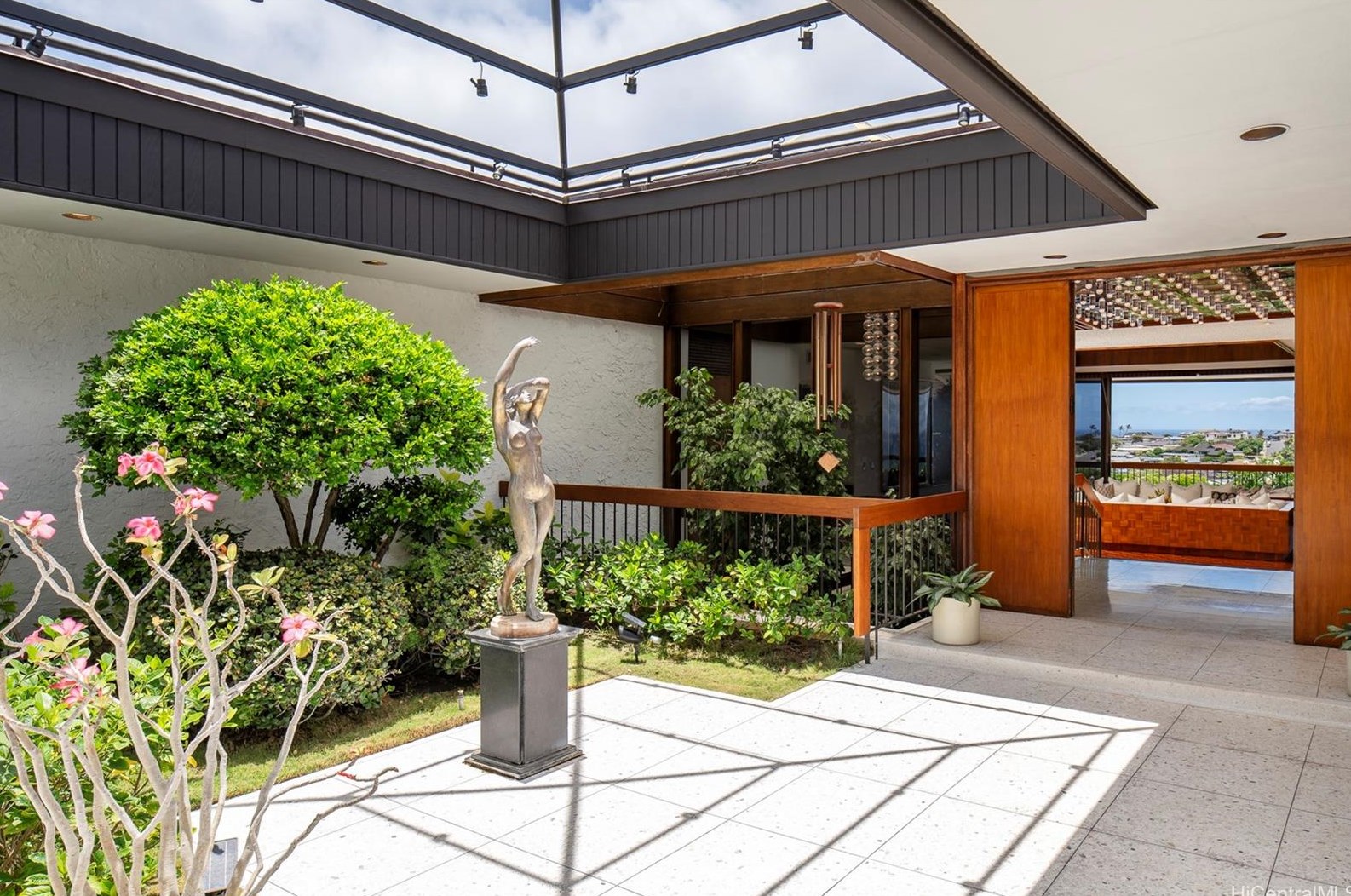3869 Pokapahu Pl, Honolulu, HI 96816-4410