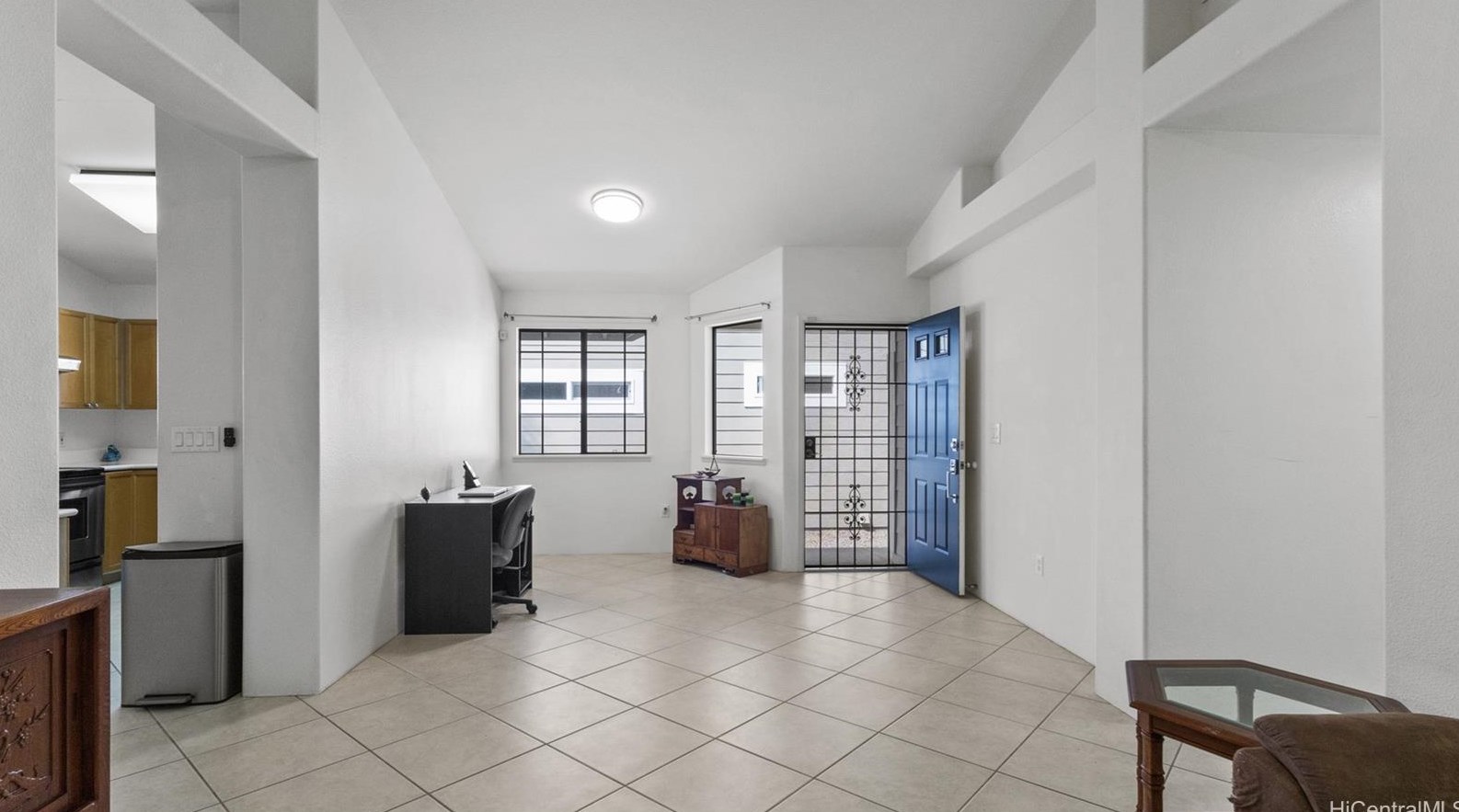 941054 Mawaho St, Waipahu, HI 96797
