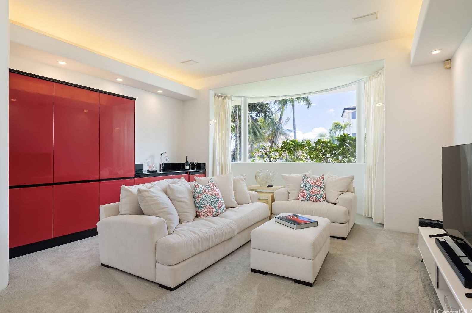 875 Ikena Cir, Honolulu HI  96821-2552 exterior