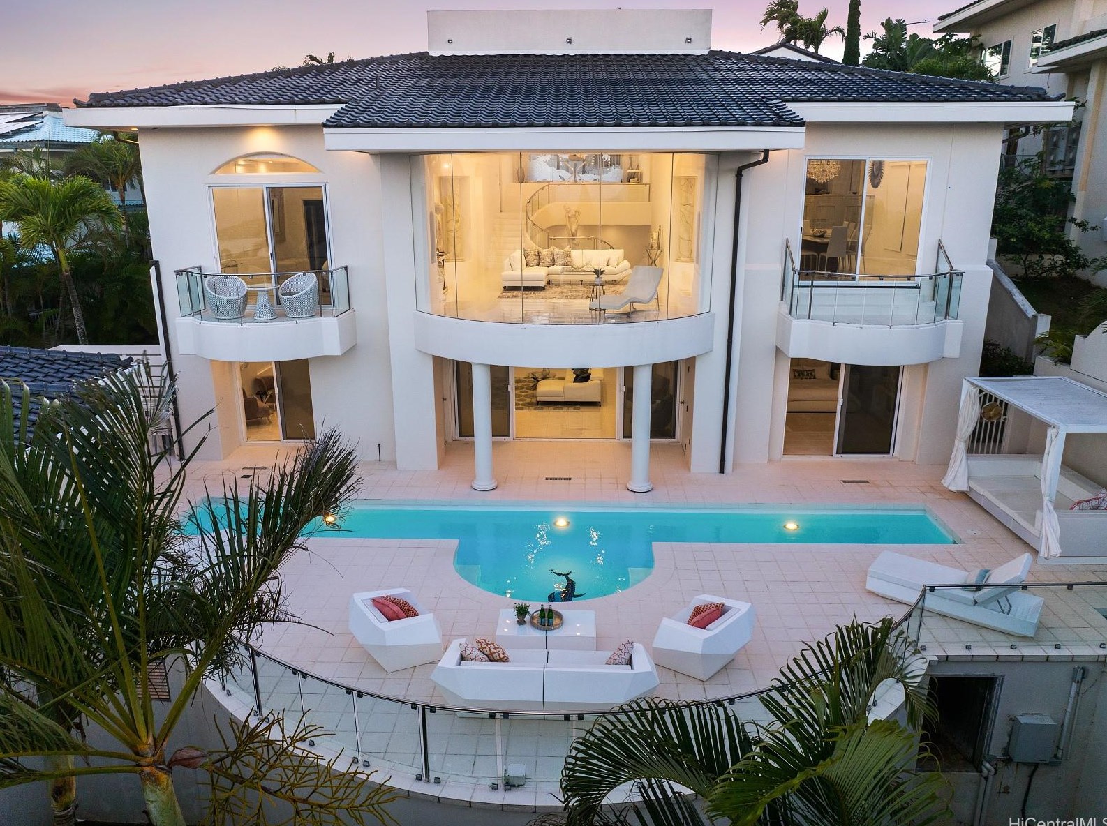 875 Ikena Cir, Honolulu HI  96821-2552 exterior