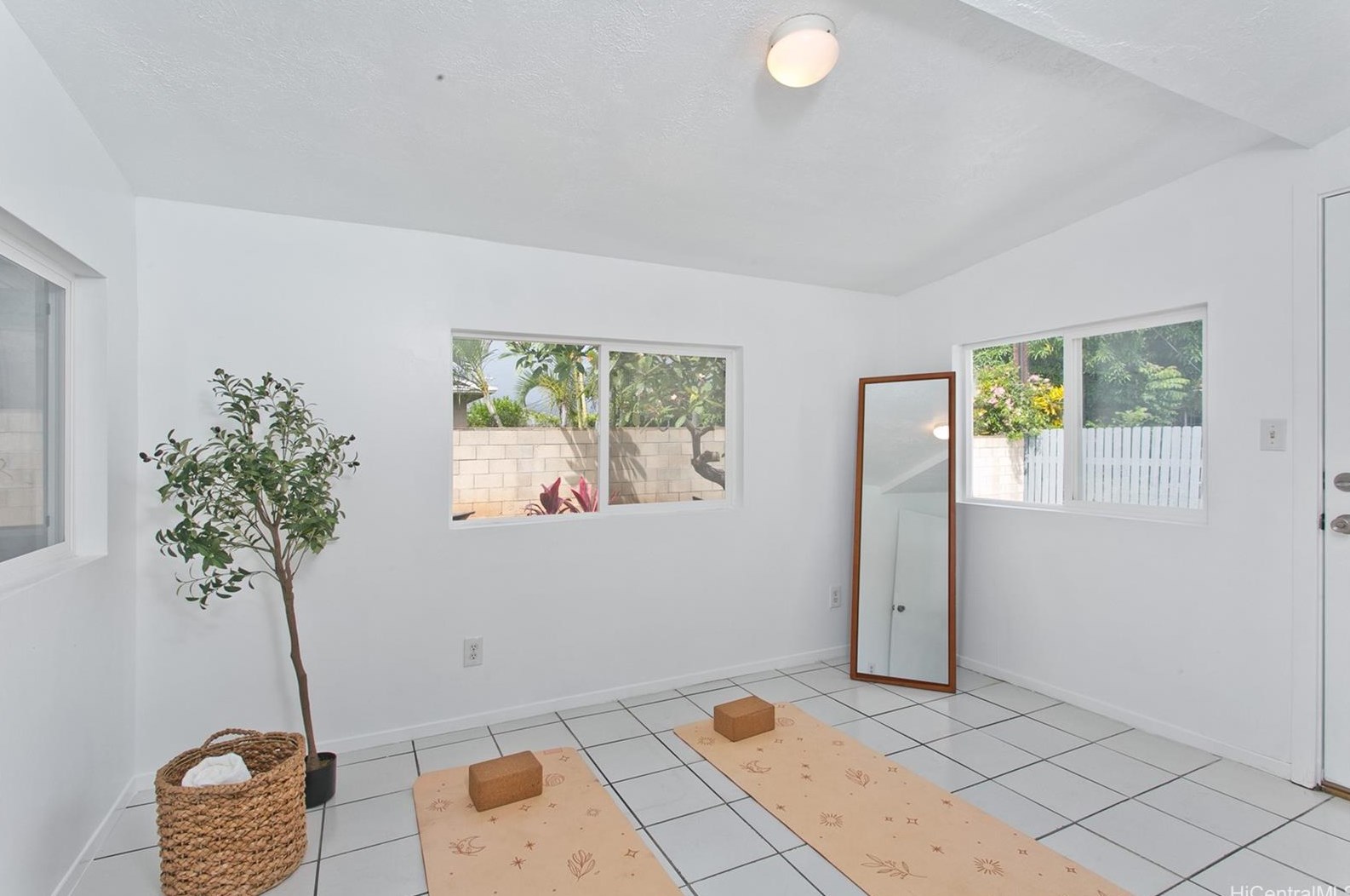 941 Koae St, Honolulu HI  96816-5004 exterior