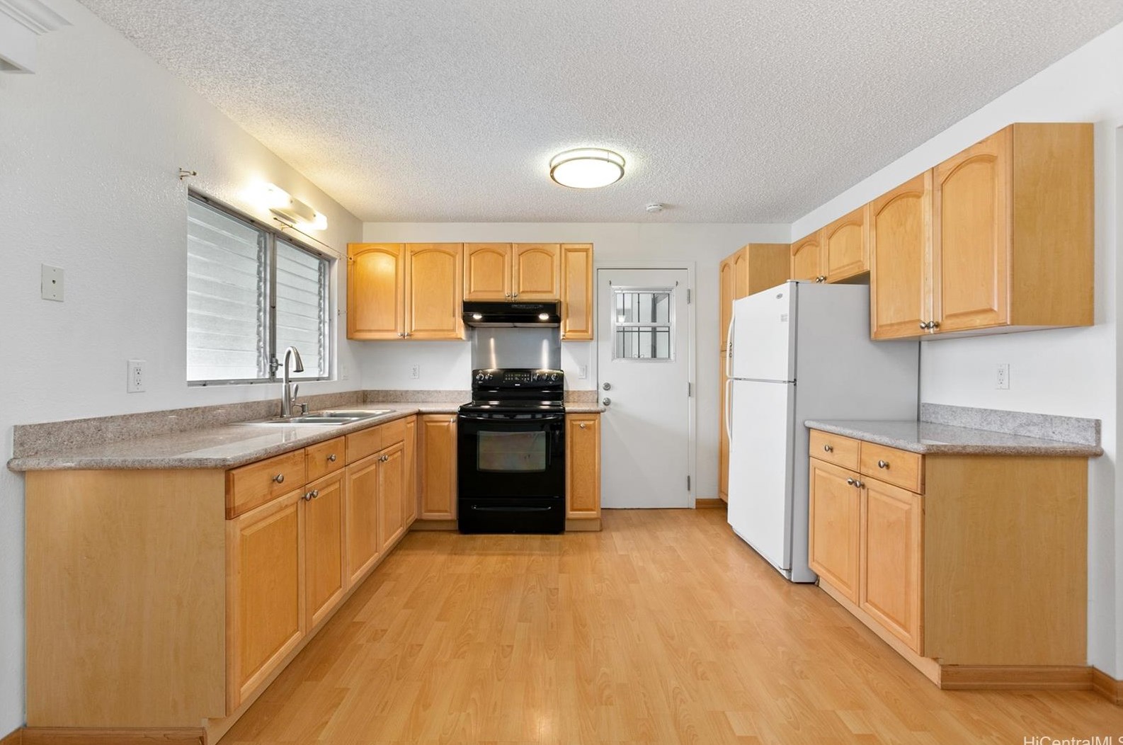 1095 Luapele Dr, Honolulu, HI 96818-1989