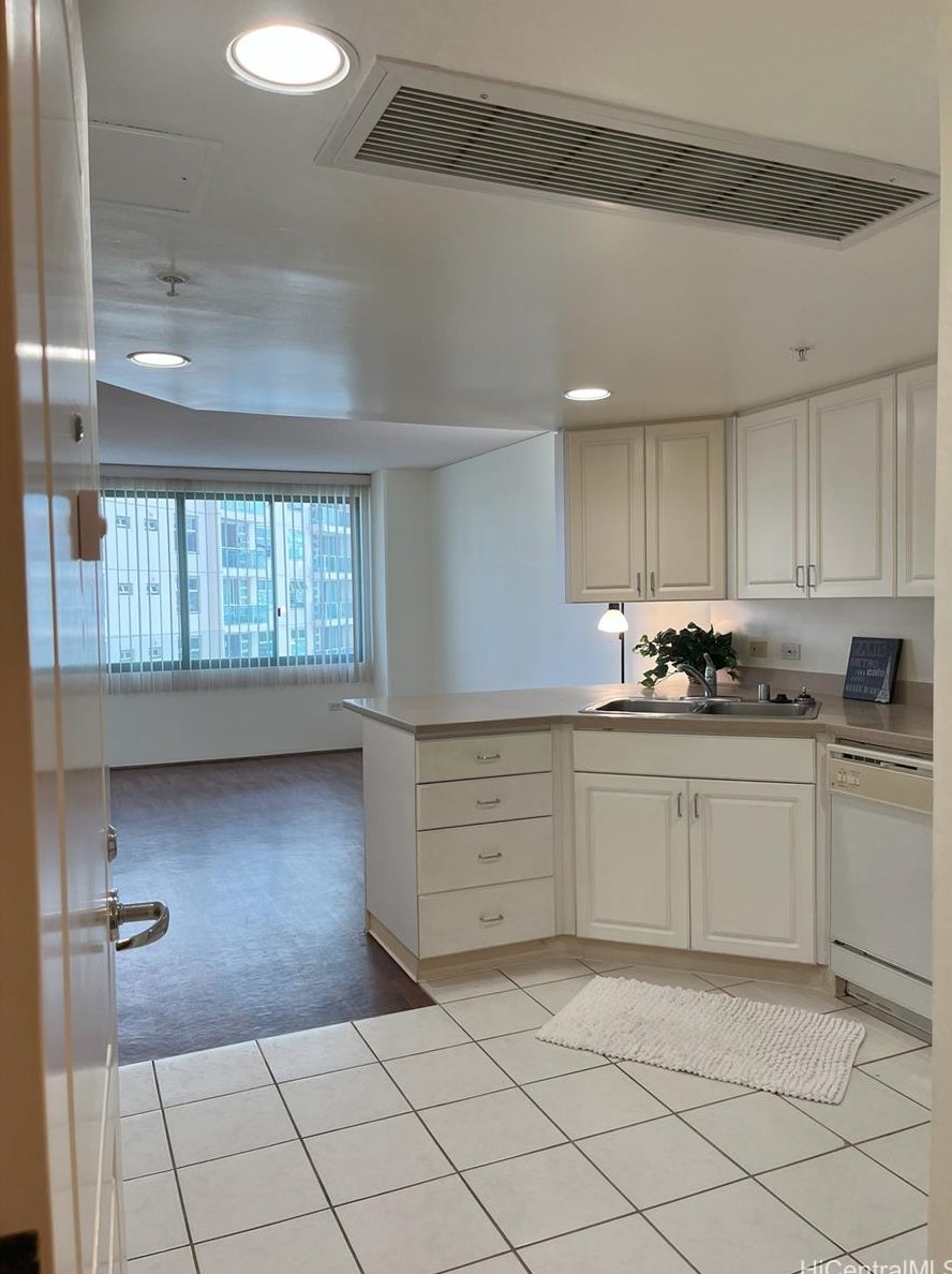 1314 Kalakaua Ave #706, Honolulu, HI 96826