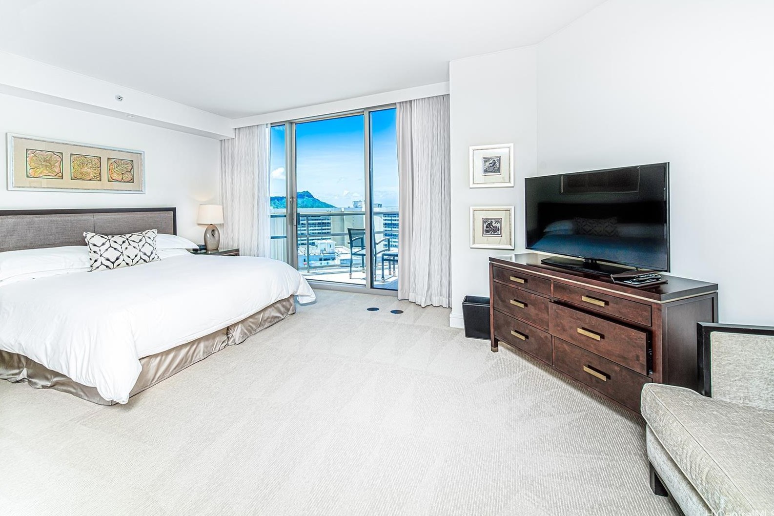 223 Saratoga Rd #3406, Honolulu, HI 96815