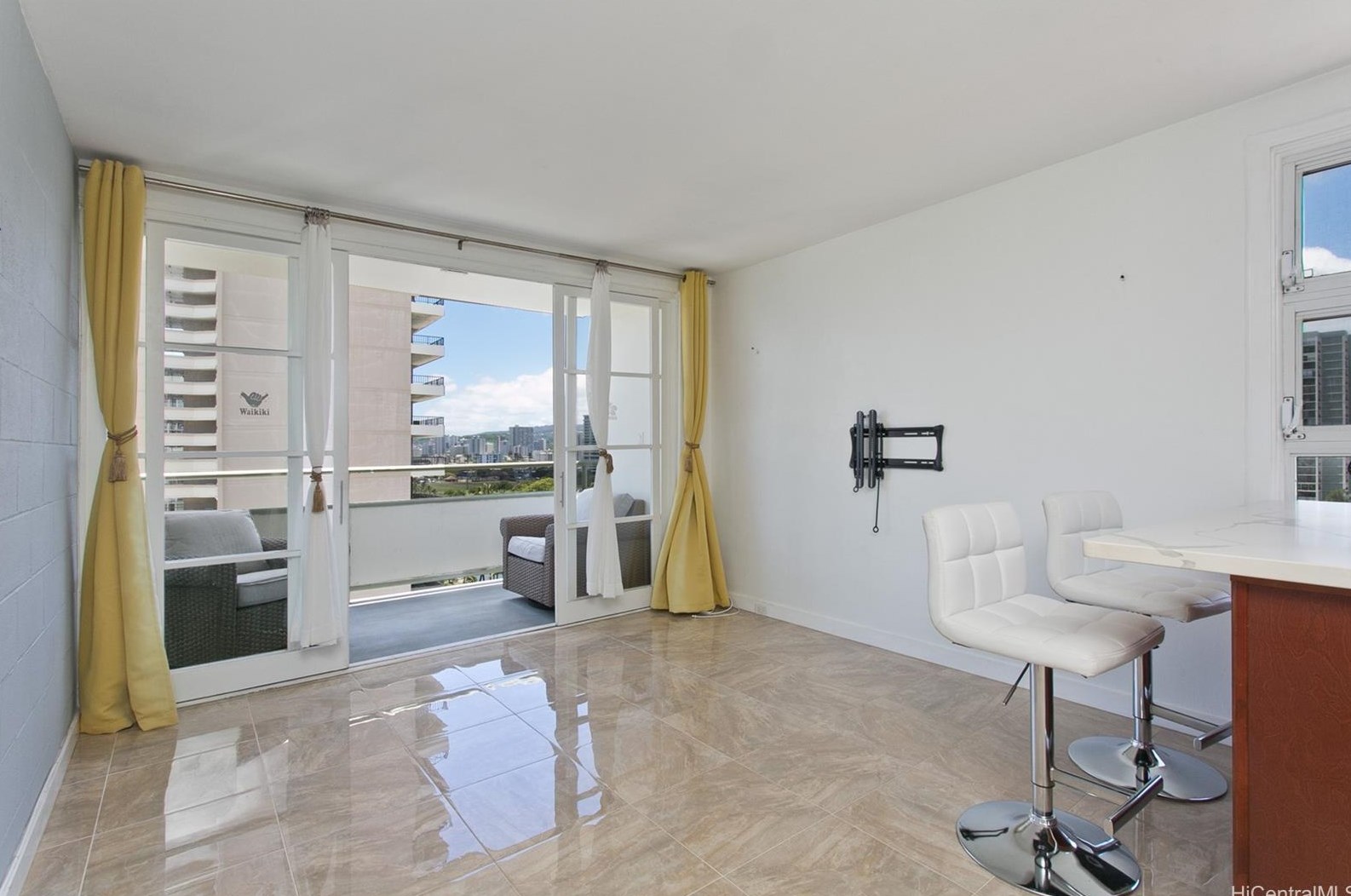 445 Kaiolu St #1110, Honolulu, HI 96815