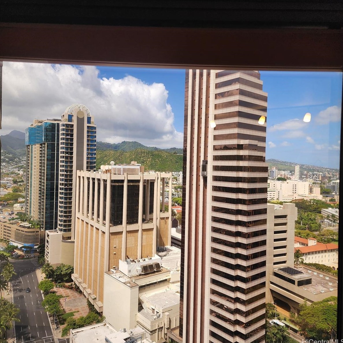1088 Bishop St, Honolulu HI  96813-3113 exterior