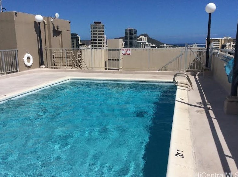 1925 Kalakaua Ave, Honolulu HI  96815-1827 exterior