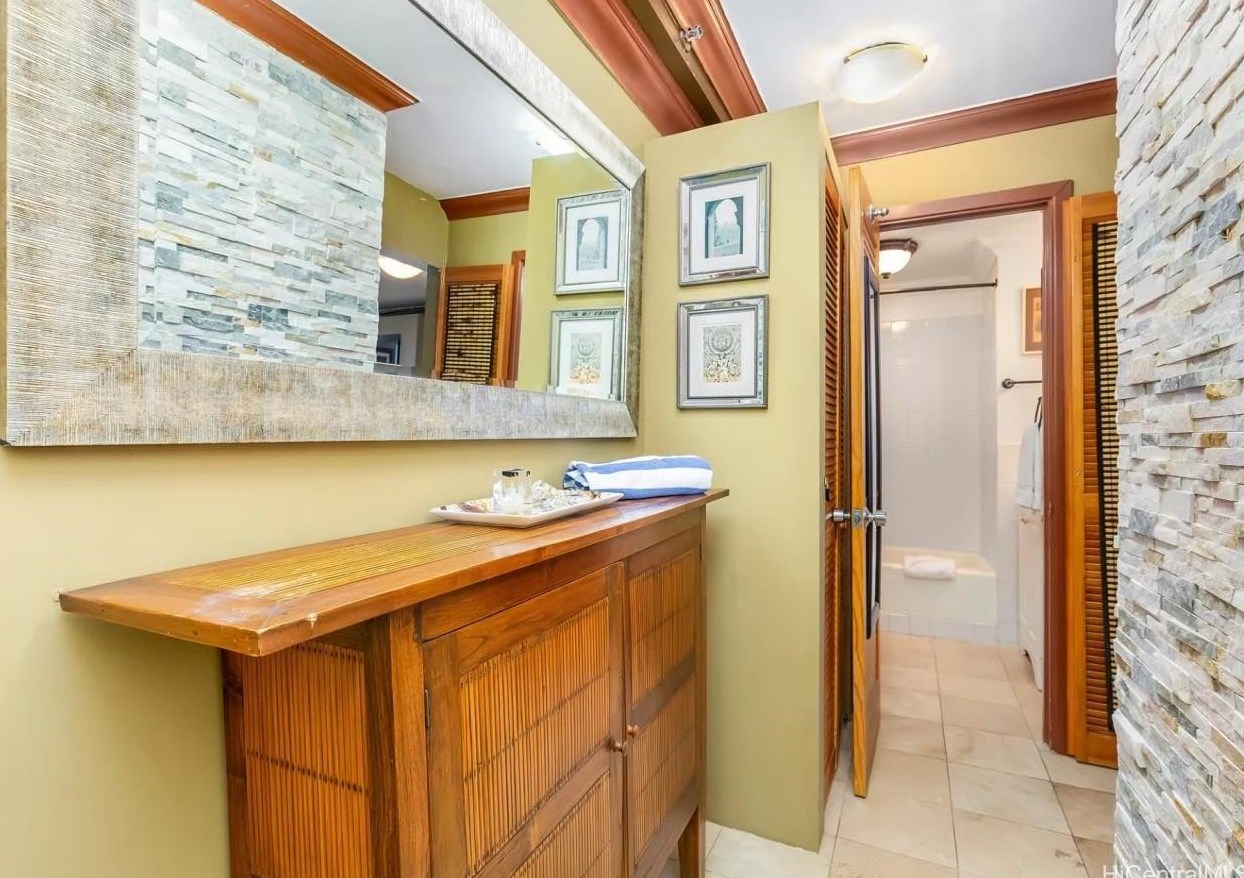 134 Kapahulu Ave #416, Honolulu, HI 96815